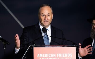 Washington, United States. 28th Nov, 2021. Second Gentleman Doug Emhoff speaks at the lighting of the National Menorah. Credit: SOPA Images Limited/Alamy Live News