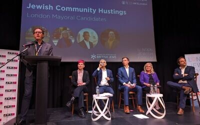 JW3's Raymond Simonson (left) introduces candidates Zoe Garbett, Sadiq Khan, Rob Blakie and Susan Hall, with chair Richard Ferrer, (right).