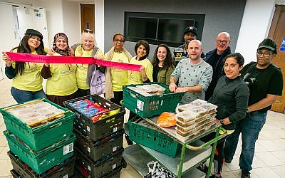 Homeless cook at West London Synagogue (Yakir Zur)