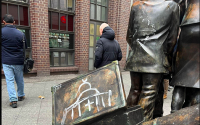 Graffiti on the Berlin 'Trains to Life – Trains to Death' memorial by Frank Meisler