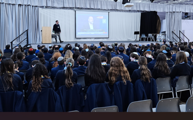 StandWithUs UK Director for Education, Yehuda Fink, delivering an assembly to JFS students